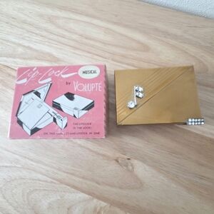 Vintage Volupte Musical Lip-Lock Compact